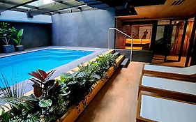 Castle Loft Apartment,Spa, Gym ,Sauna & Swimming Pool Free Parking